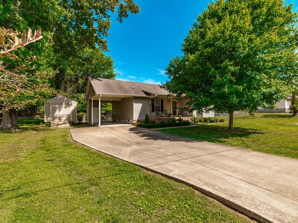 1251 Hillwood Ct, Gallatin, TN 37066