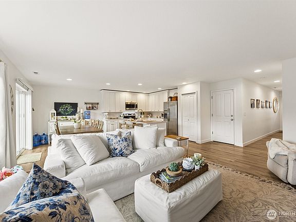 3rd image of 10501 190th Street E