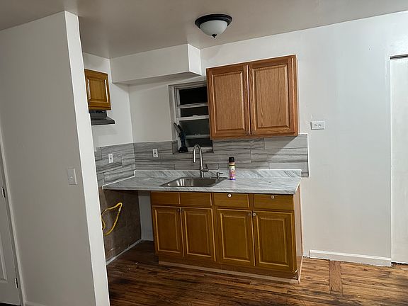 5th image of 2410 Lyvere St Floor 1