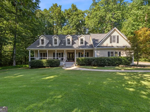 270 Tomahawk Dr, Sharpsburg, GA 30277