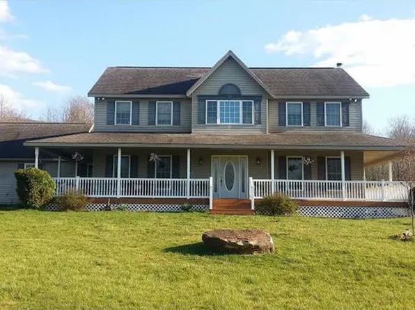 558 Silver Maple Ln, Hopwood, PA 15445