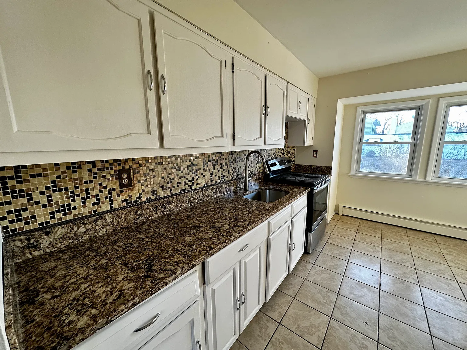 5 bed, $3,900 — Photo 2