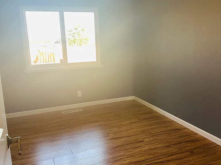 1566 Ventura Dr — Photo 6