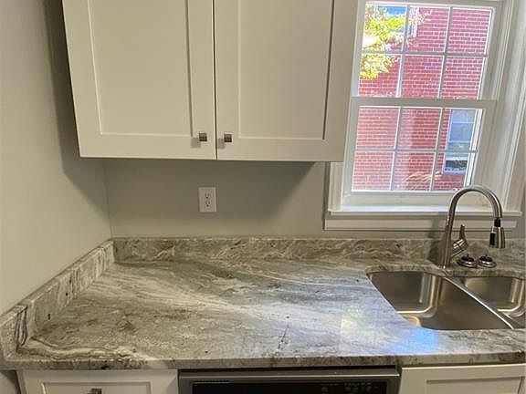 5th image of 1922 Maple Shade Ln
