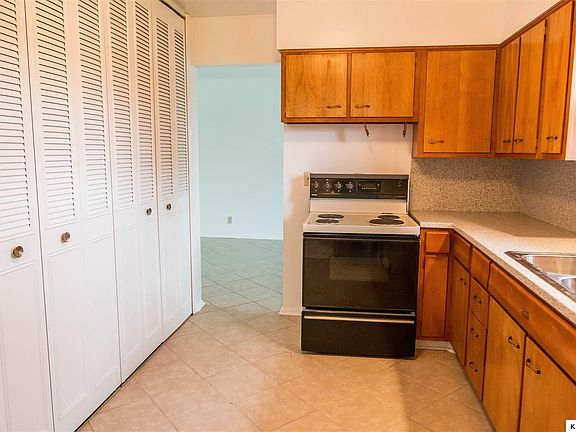5th image of 22 Plaza Dr