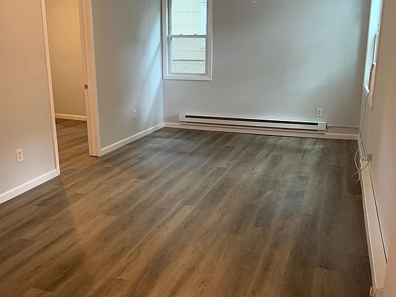 4th image of 635 Buermann Ave #2