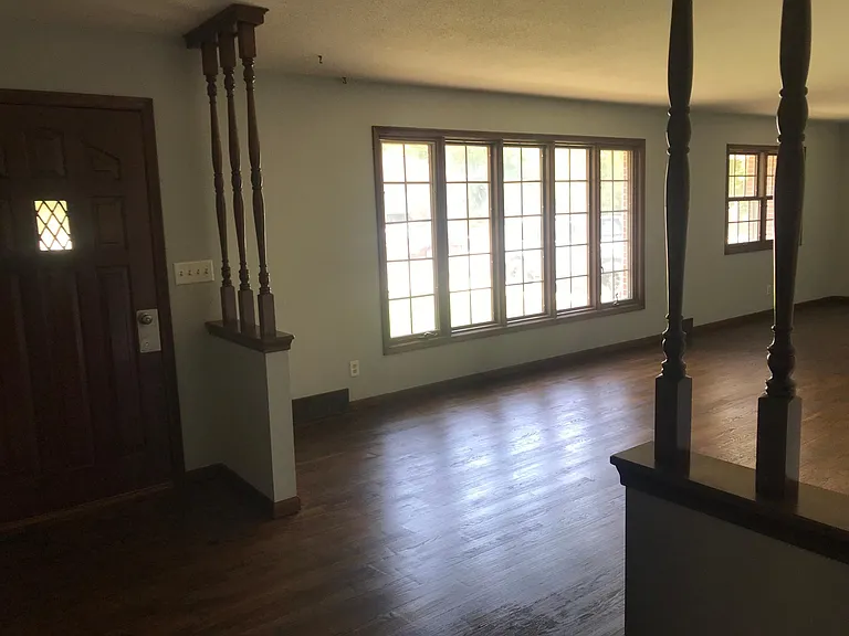 21806 Leavenworth St — Photo 5