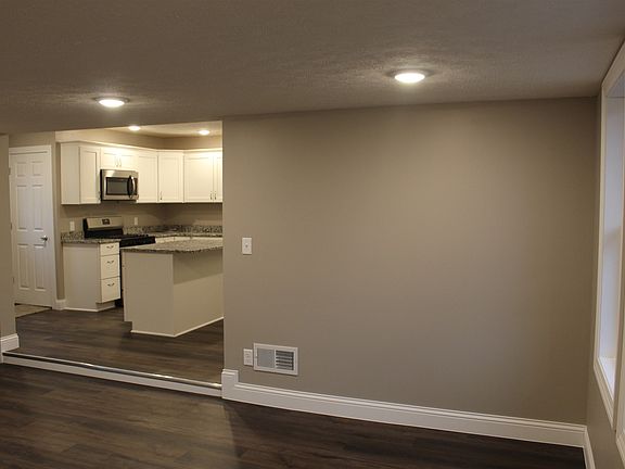 5th image of 411 S Wood St