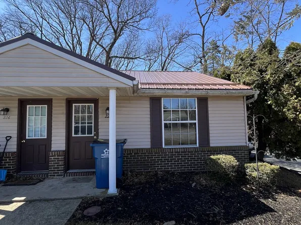 228 Oak Manor Dr, York, PA 17402