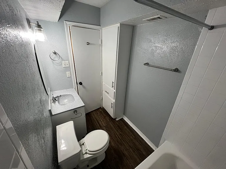 Hampton Gardens Apartment — Photo 28
