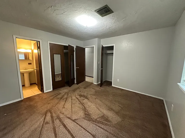 537 Franklin St — Photo 14