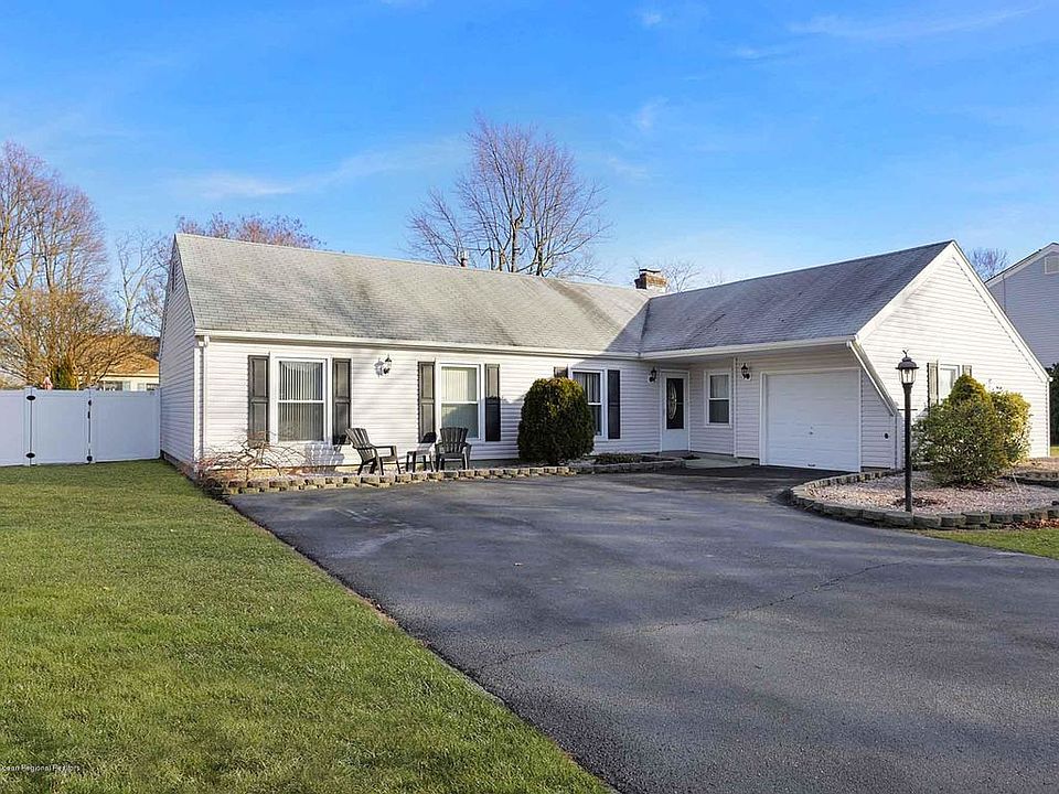 1st image of 885 Peppertree Dr
