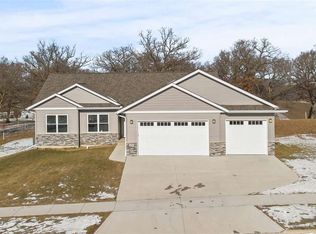 208 N Ridge Pl, Kalona, IA 52247