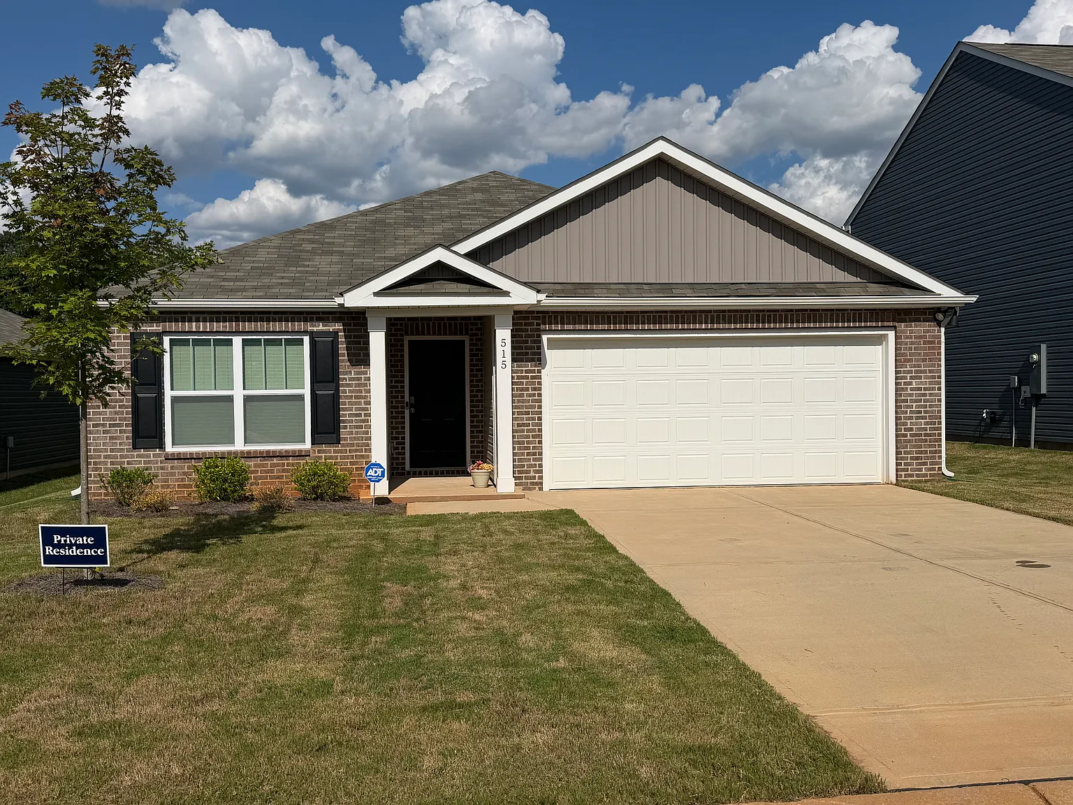 3 bed, 1618 sqft, $2,099 — Photo 1