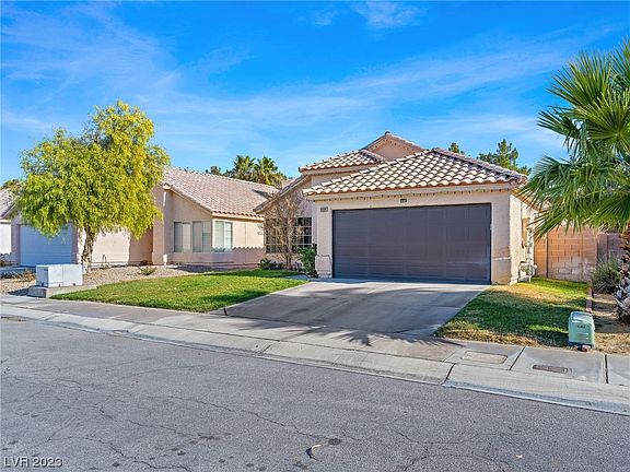 3rd image of 4404 Blue Royal Dr