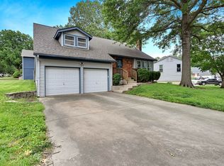 126 E Nelson Cir, Olathe, KS 66061