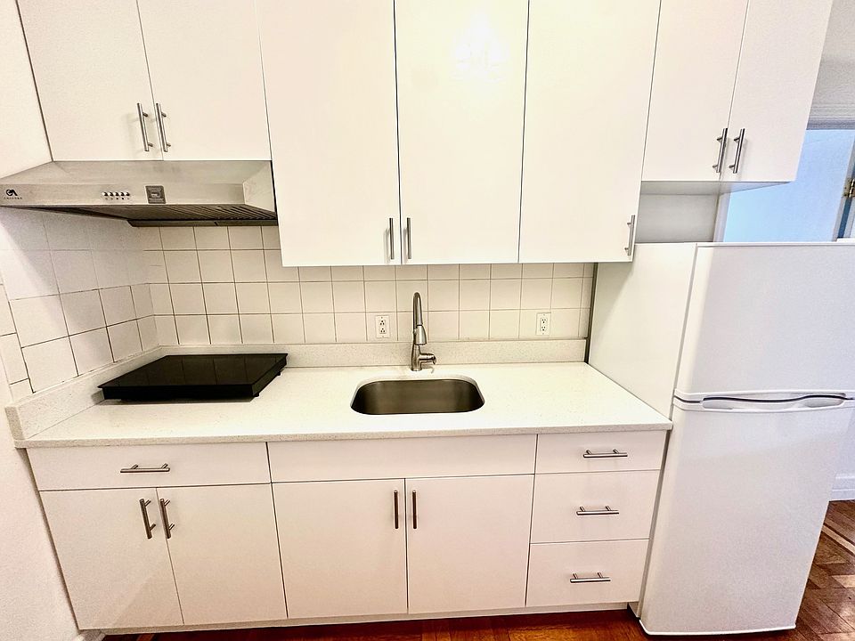 1st image of 4158 Bedford Ave Floor 2