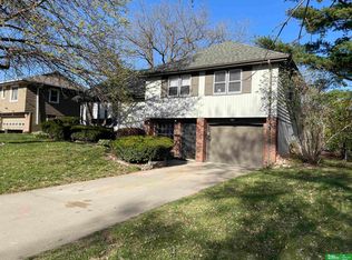 811 Tipperary Dr, Papillion, NE 68046