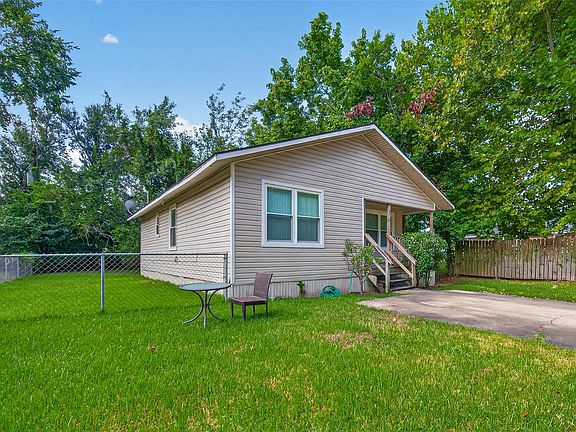 3rd image of 6010 Woodview Dr