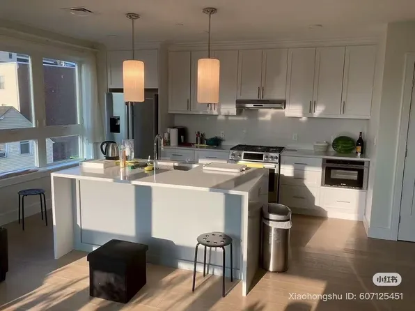 301 Border St #413, Boston, MA 02128