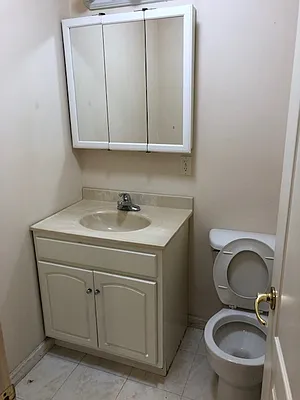 Rented by Velsor Realty | media 10