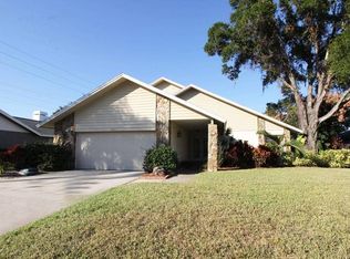 1640 Brae Moor Ln, Dunedin, FL 34698