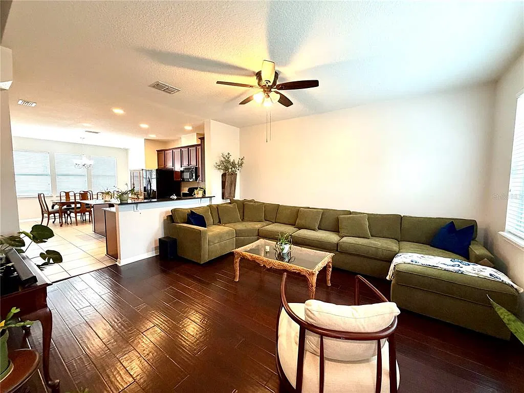 3 bed, 2.5 bath, 1574 sqft, $2,500 — Photo 4