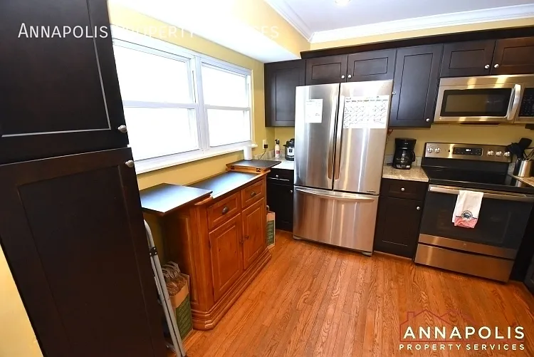 957 Highpoint Dr — Photo 3