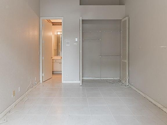 3rd image of 10891 Fairmont Village Dr