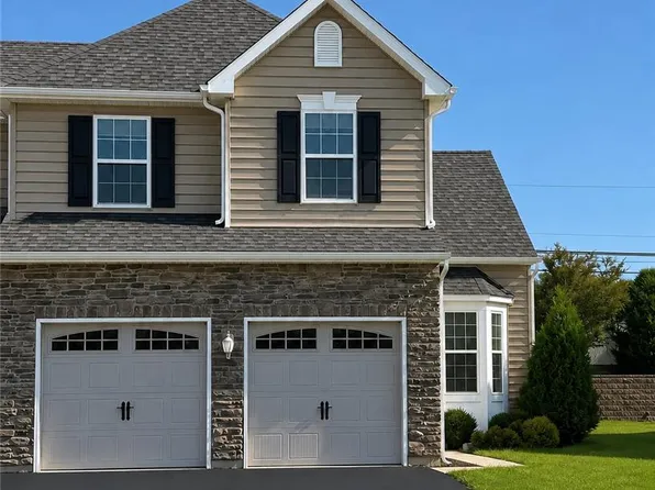 973 Spring White Dr, Breinigsville, PA 18031