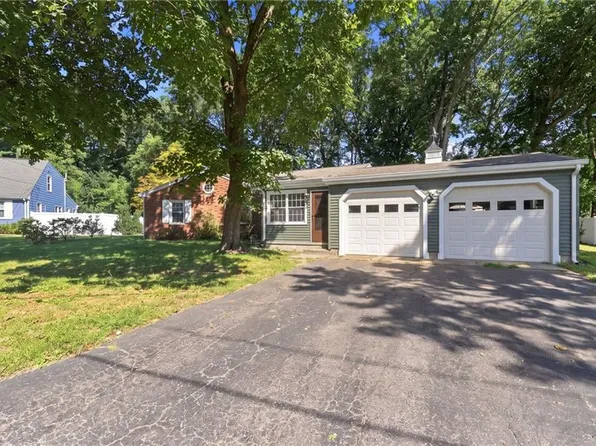 95 Thomas Leighton Blvd, Cumberland, RI 02864