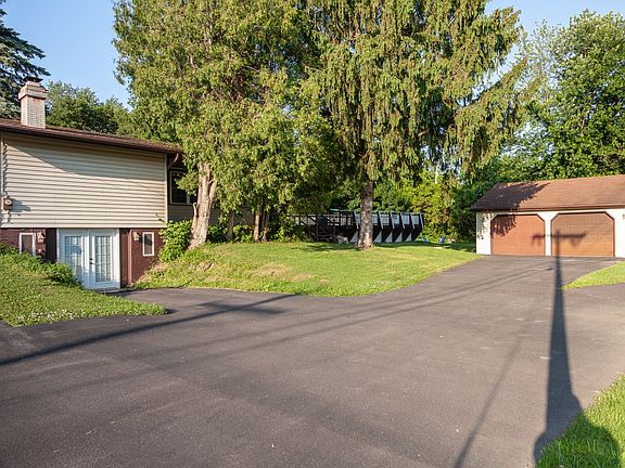 2nd image of 200 Fairway Dr
