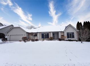 2 Dartmouth Ct, Pittsford, NY 14534