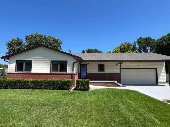 2210 W 12th St, Hastings, NE 68901