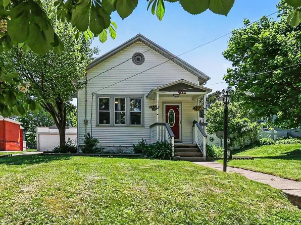 411 5th St, Manistee, MI 49660
