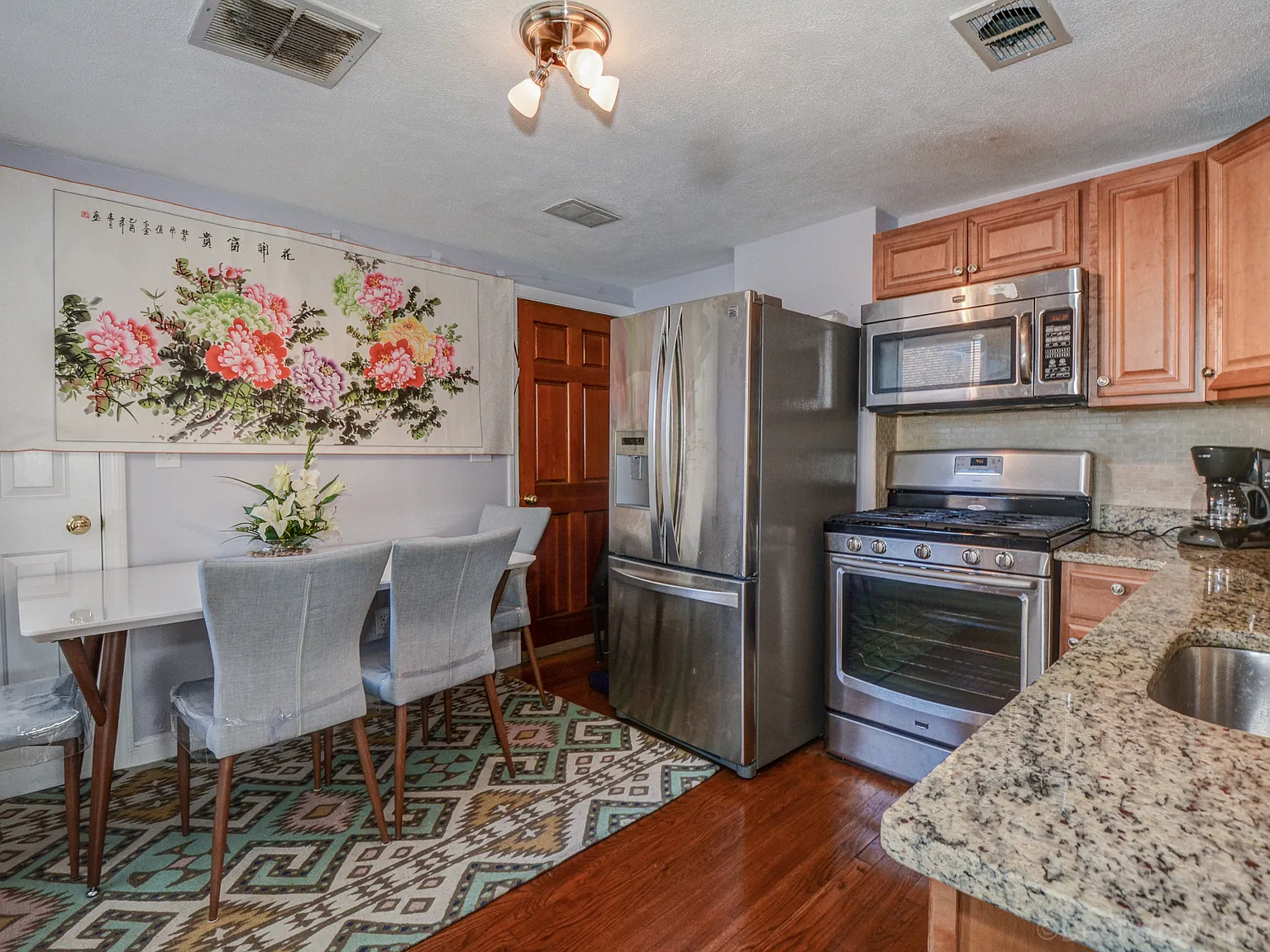 4 bed, 1.5 bath, 860 sqft, $1,490 — Photo 2