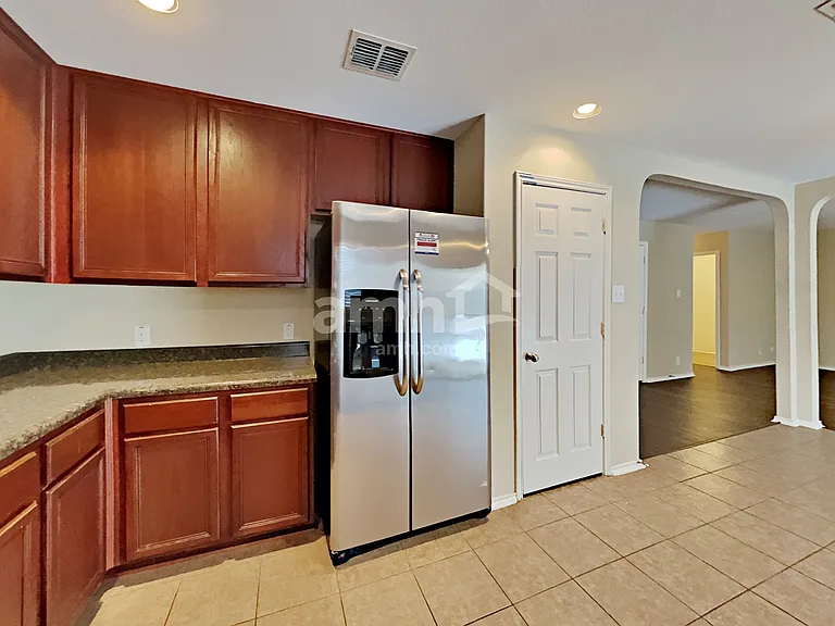 455 Dolly Dr — Photo 4