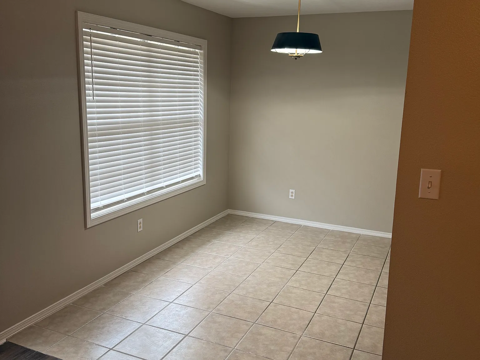 2 bed, 1100 sqft, $1,200 — Photo 4