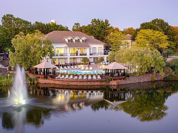 3rd image of 6221 Summer Pond Dr Space 5-C