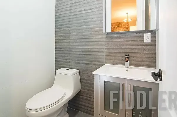 Rented by EXR | media 5