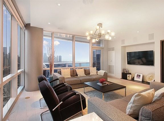 5th image of 1211 S Prairie Ave APT 2706