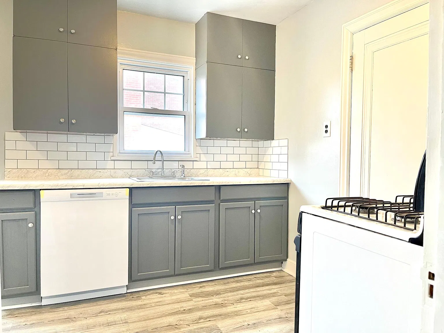 2 bed, 1005 sqft, $1,279 — Photo 4
