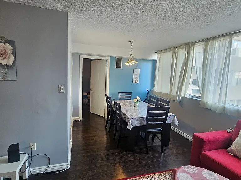 3590 Kaneff Cres #506 — Photo 8