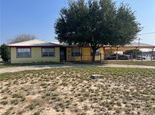 27 Las Palmas Dr, Zapata, TX 78076