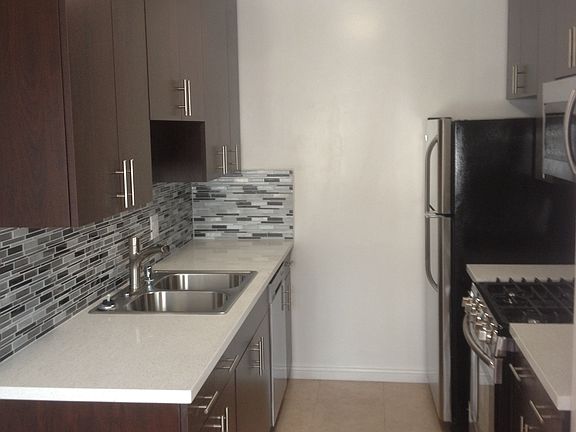 5th image of 5239 Lindley Ave APT 6