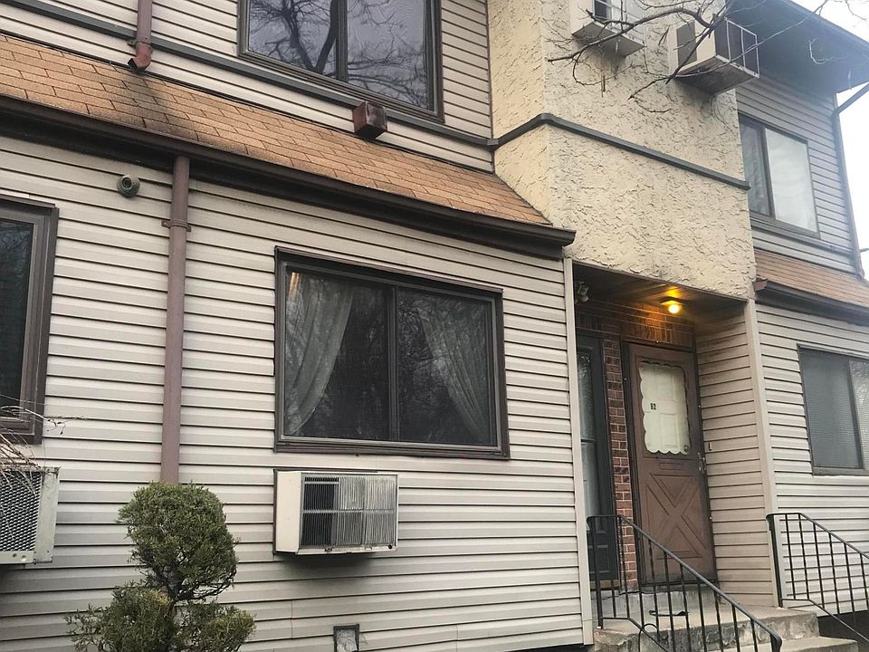 1st image of 360 Barlow Ave APT B4
