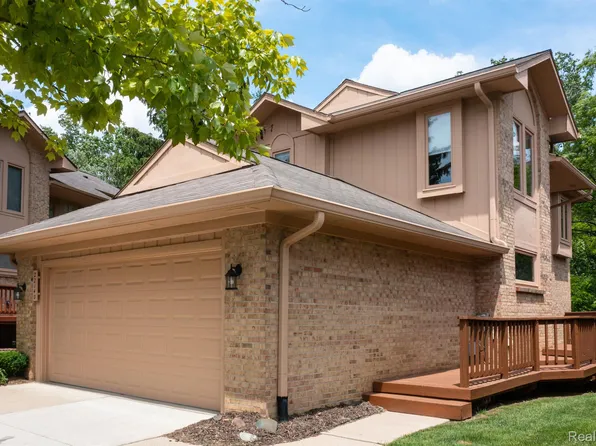 22140 River Ridge Trl, Farmington, MI 48335