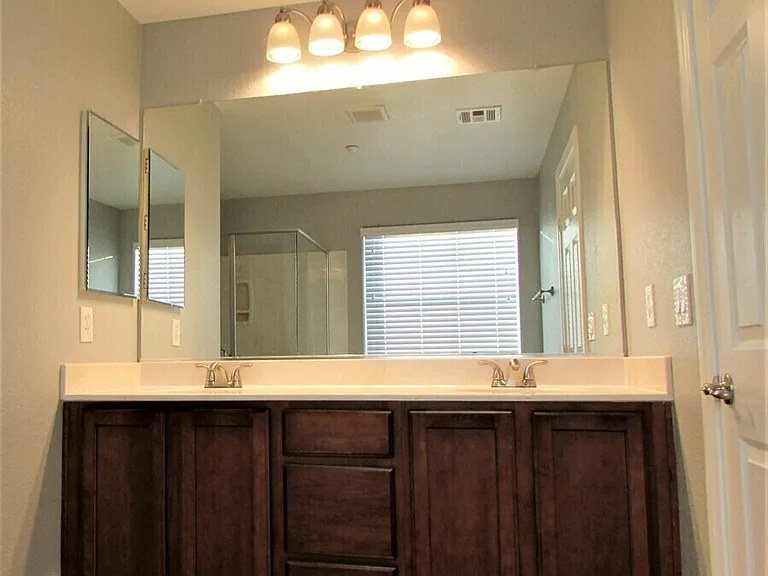 2021 Brush Stroke St — Photo 10