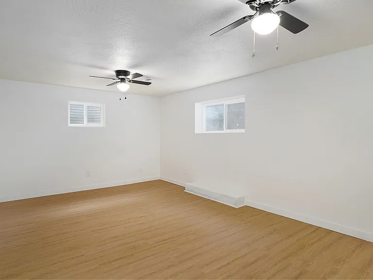 2023 E Battlefield Rd — Photo 24
