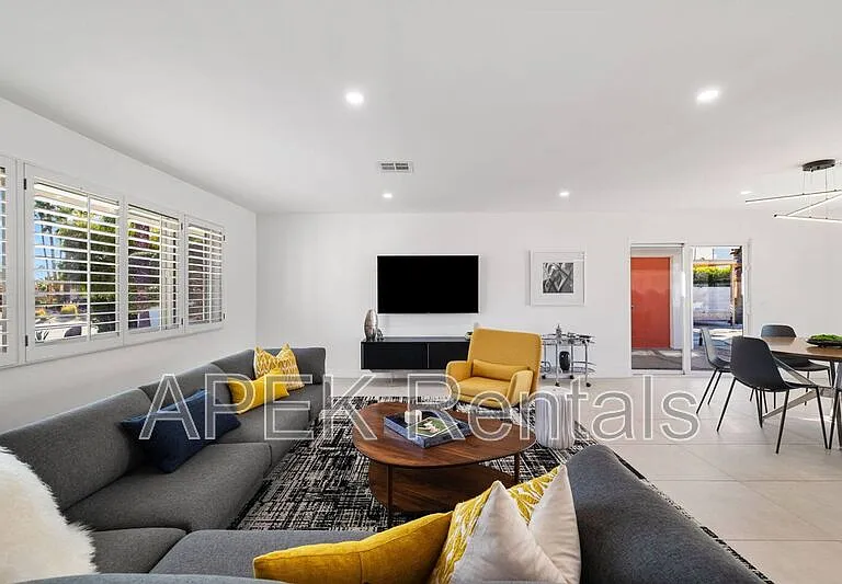 945 N Buttonwillow Cir — Photo 34